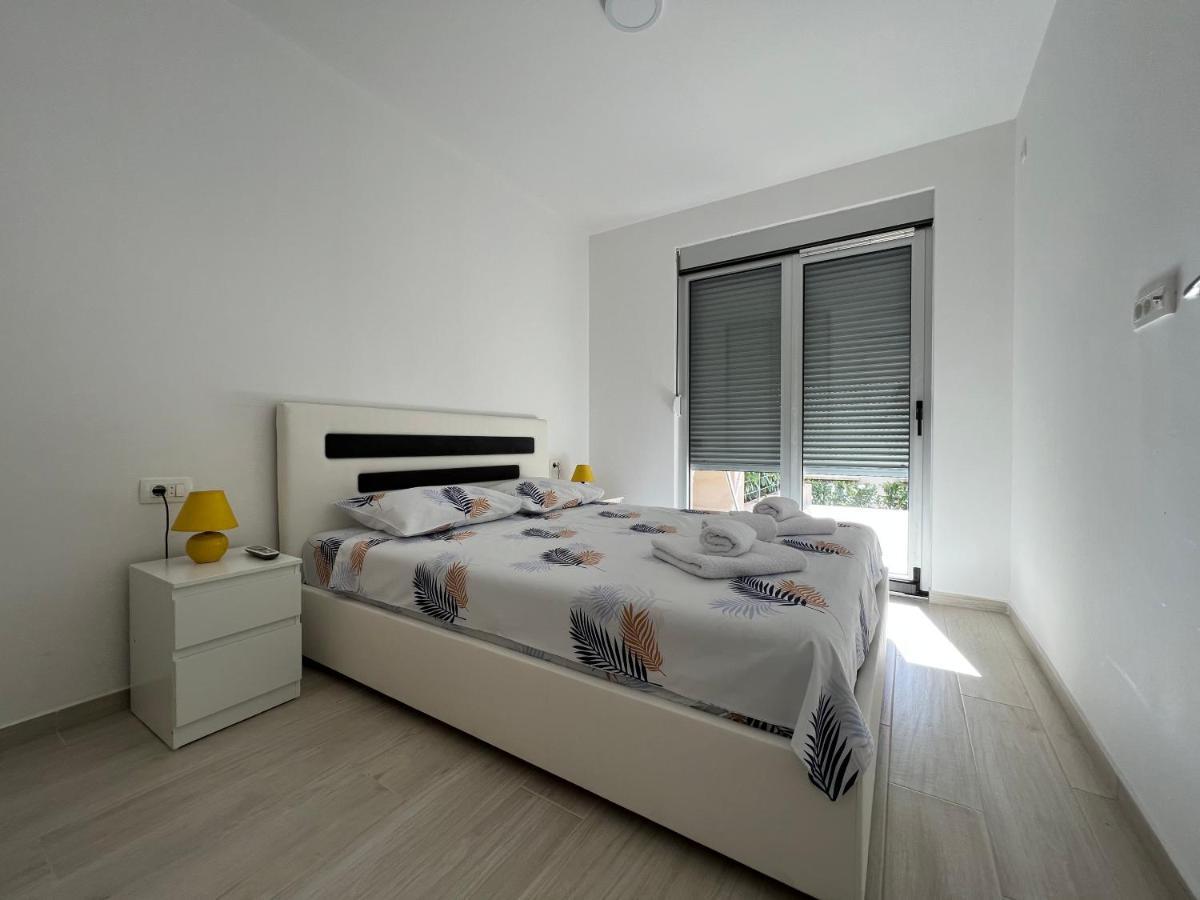 Apartment With Terrace And Private Parking Cattaro Esterno foto
