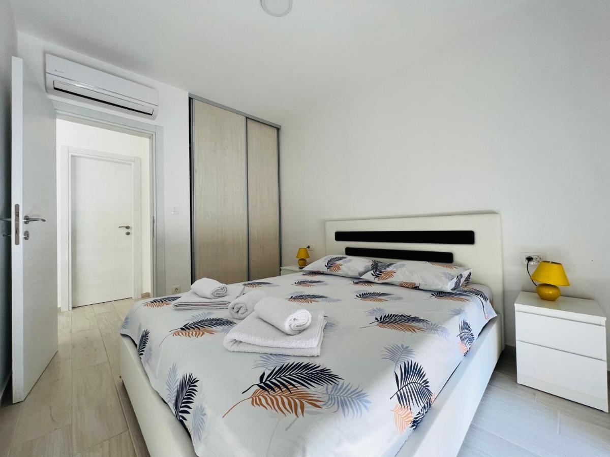 Apartment With Terrace And Private Parking Cattaro Esterno foto